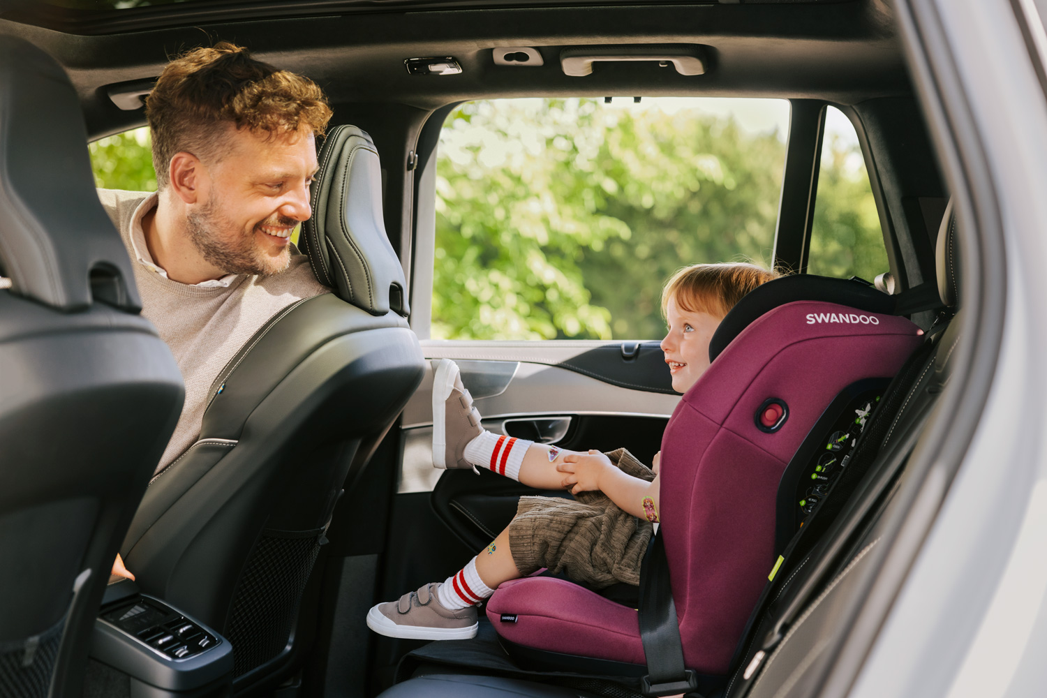 Ensure your vehicle is safe when travelling with children with Swandoo's Charlie booster seat